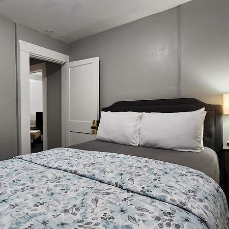 Two Bedroom Home In Beautiful Downtown レイクランド エクステリア 写真
