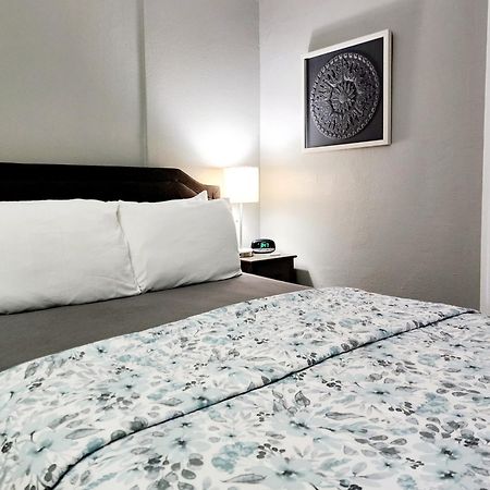 Two Bedroom Home In Beautiful Downtown レイクランド エクステリア 写真