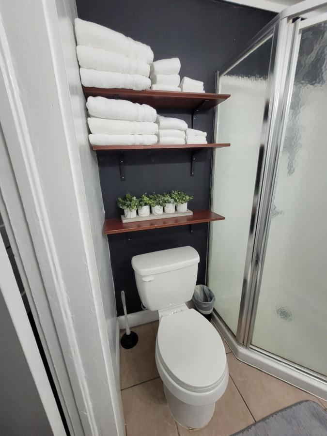 Two Bedroom Home In Beautiful Downtown レイクランド エクステリア 写真
