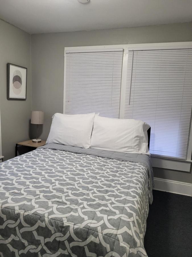 Two Bedroom Home In Beautiful Downtown レイクランド エクステリア 写真