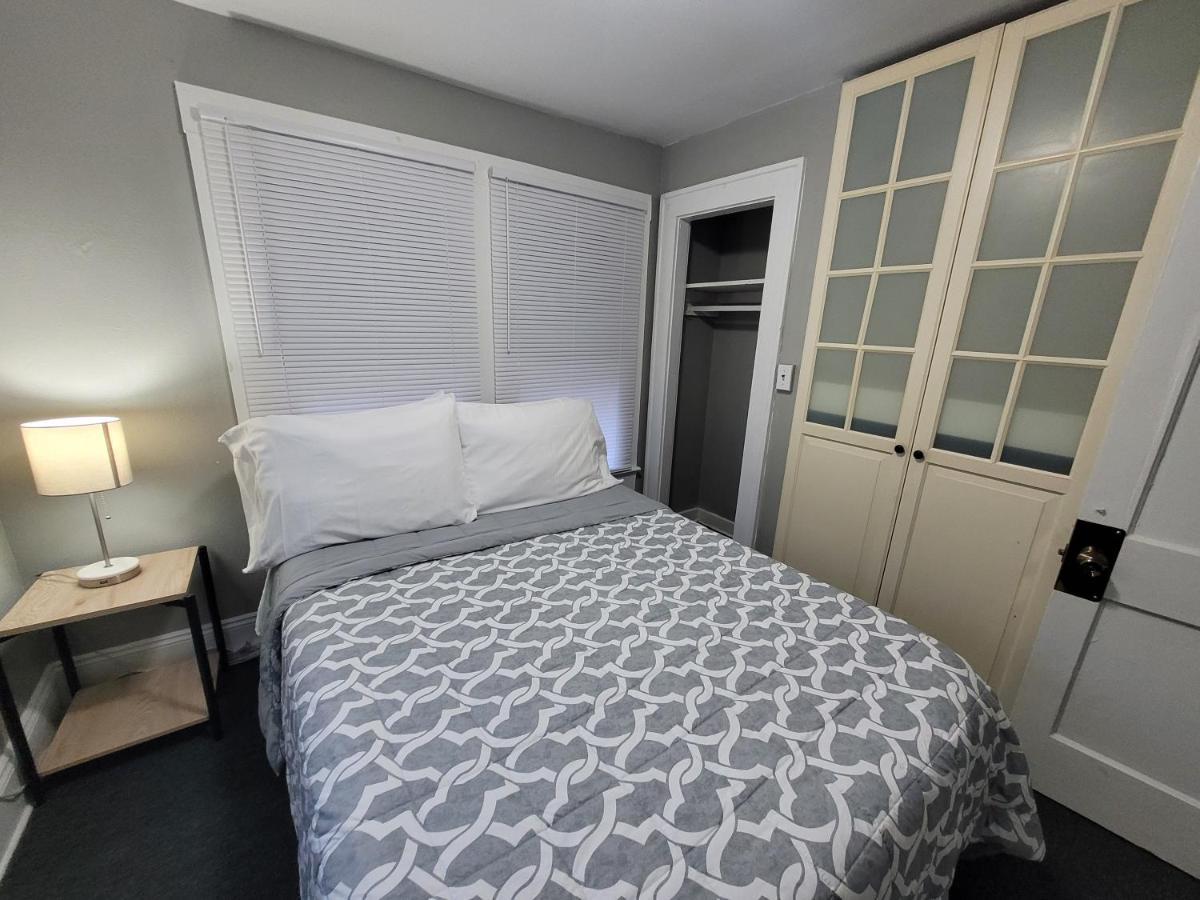 Two Bedroom Home In Beautiful Downtown レイクランド エクステリア 写真