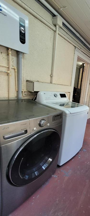 Two Bedroom Home In Beautiful Downtown レイクランド エクステリア 写真