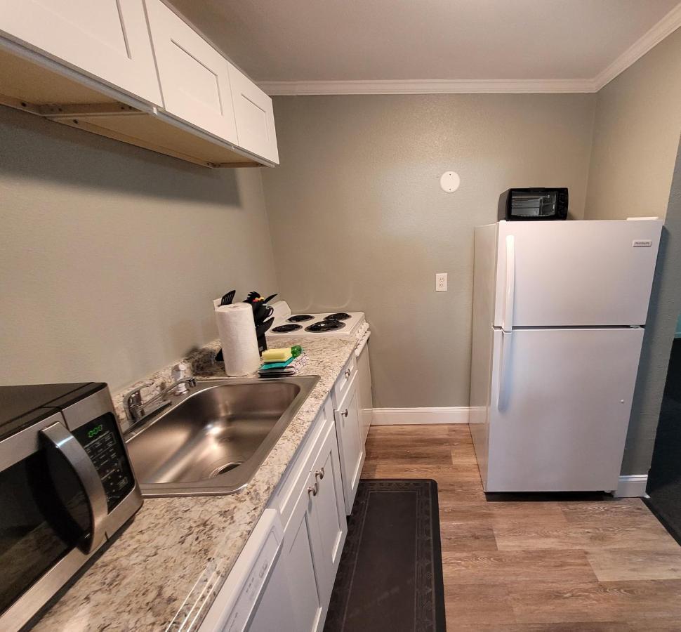 Two Bedroom Home In Beautiful Downtown レイクランド エクステリア 写真