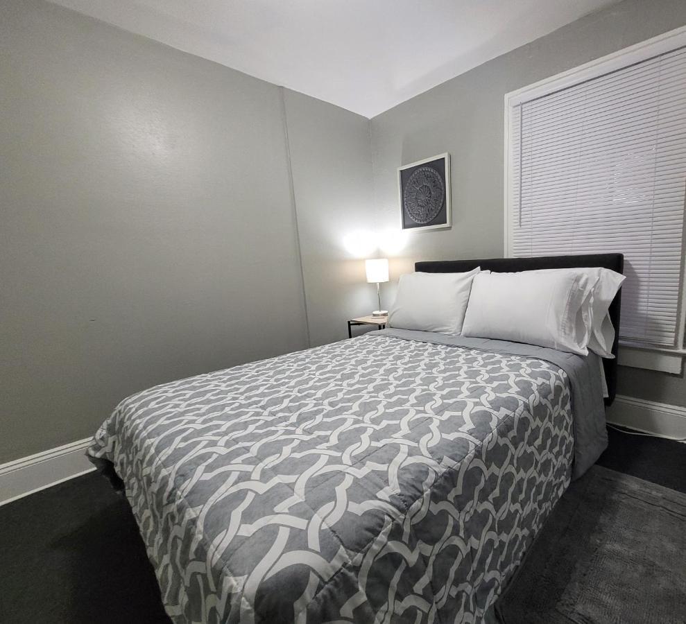 Two Bedroom Home In Beautiful Downtown レイクランド エクステリア 写真