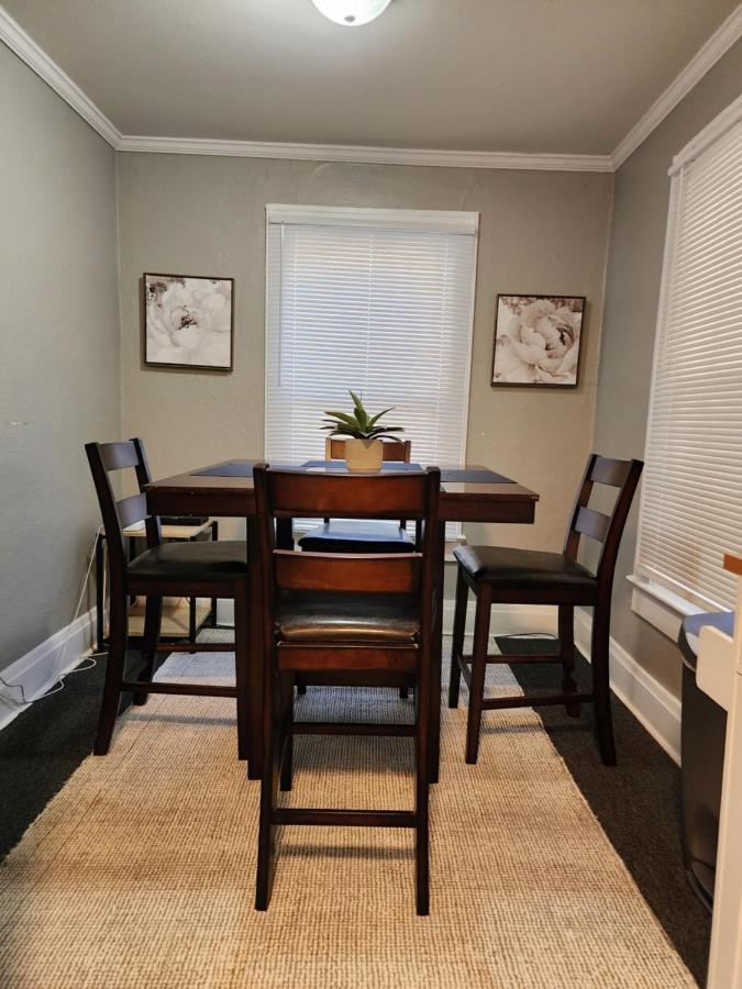 Two Bedroom Home In Beautiful Downtown レイクランド エクステリア 写真