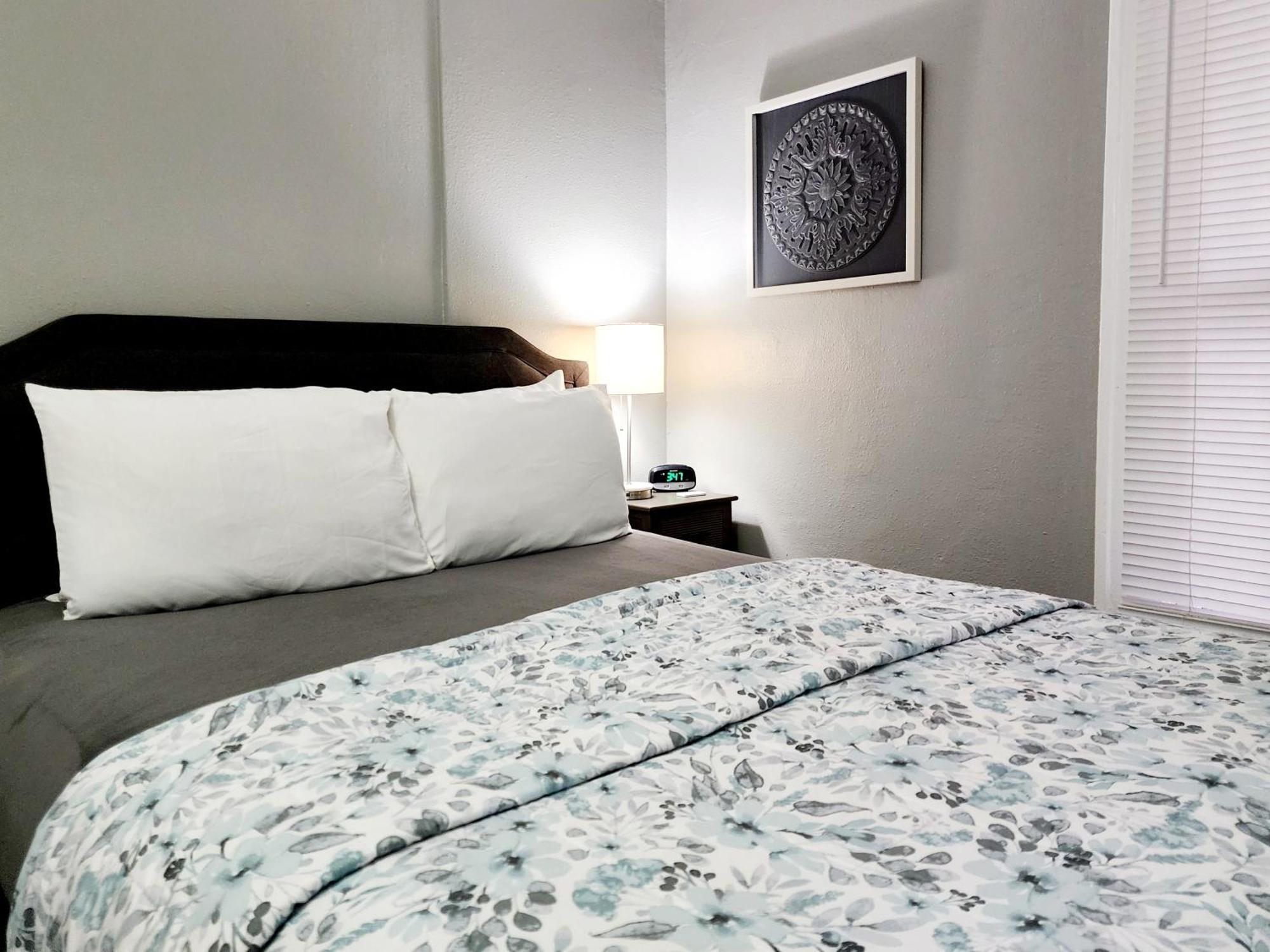 Two Bedroom Home In Beautiful Downtown レイクランド エクステリア 写真