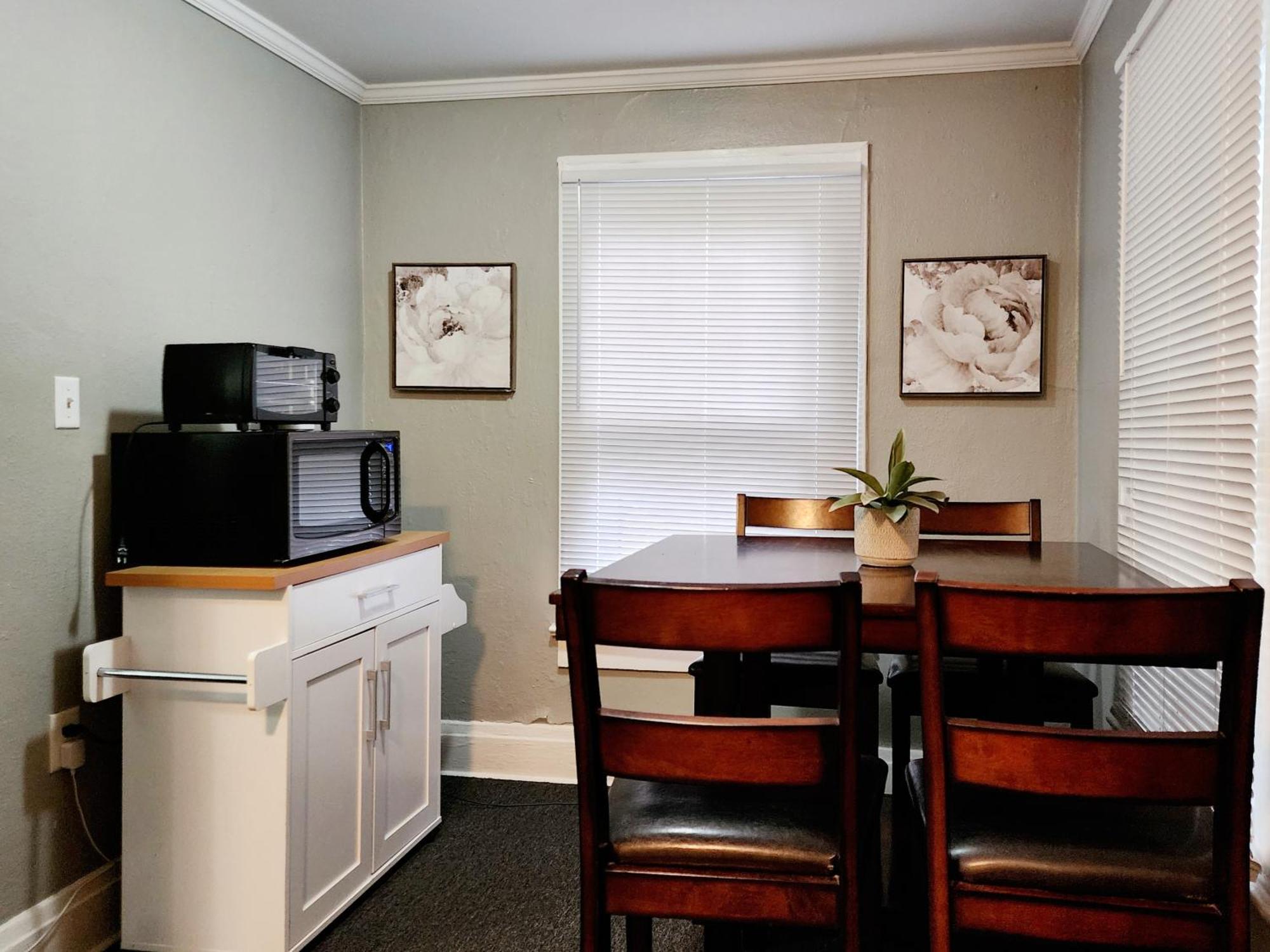 Two Bedroom Home In Beautiful Downtown レイクランド エクステリア 写真