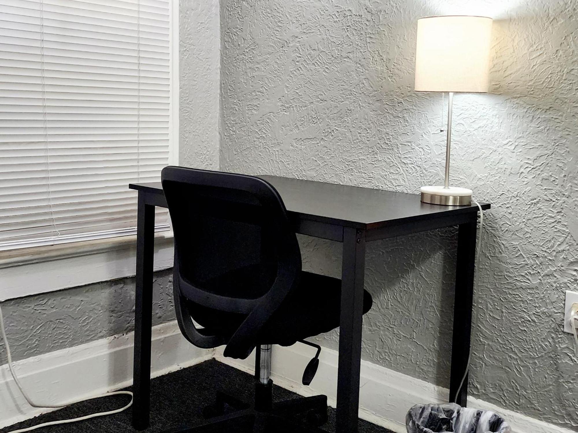 Two Bedroom Home In Beautiful Downtown レイクランド エクステリア 写真