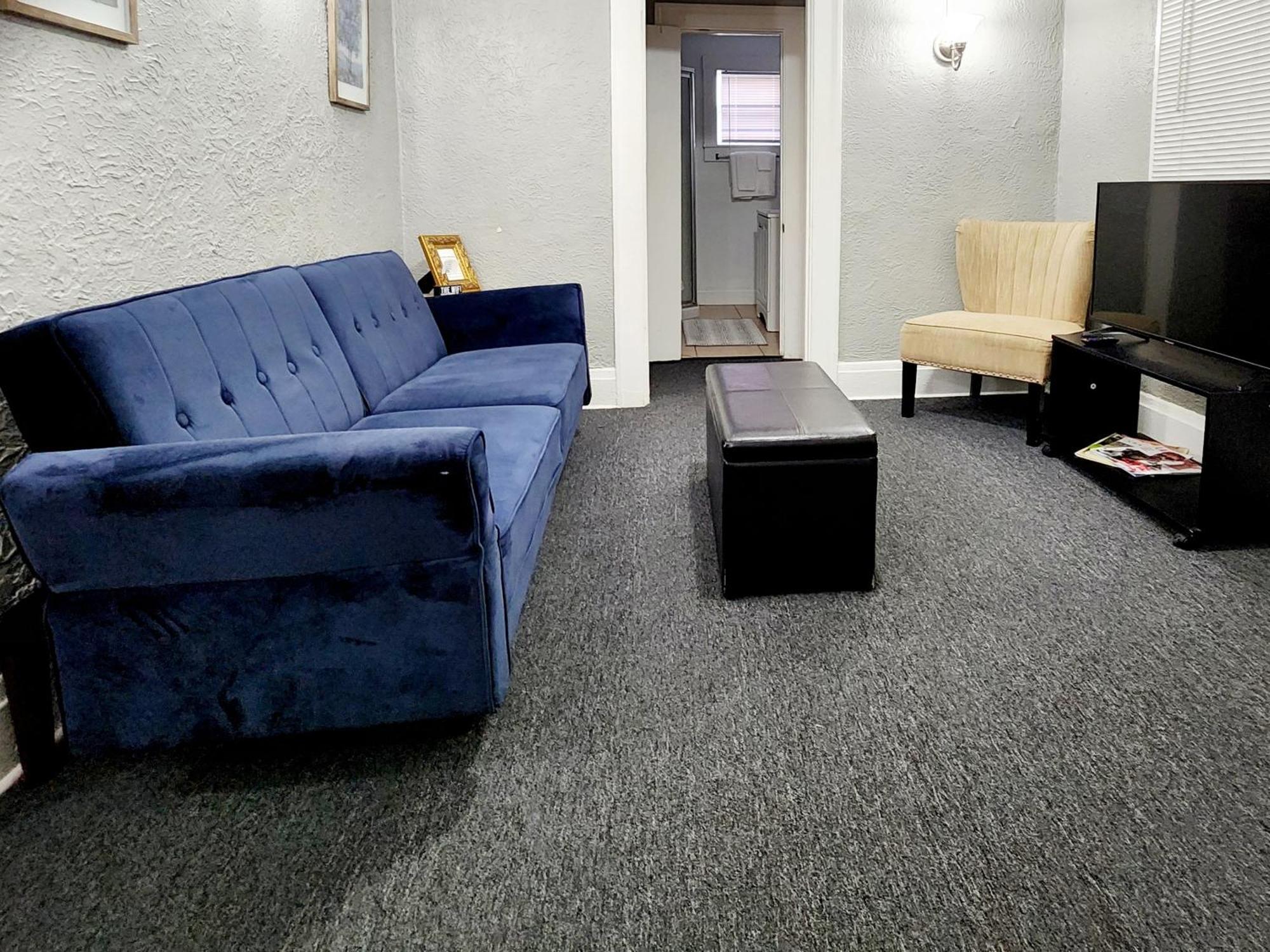 Two Bedroom Home In Beautiful Downtown レイクランド エクステリア 写真
